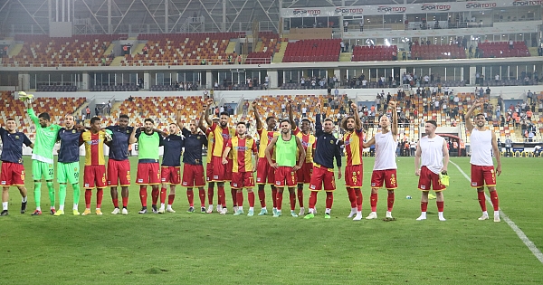Yeni Malatyaspor’dan galibiyet kutlaması 