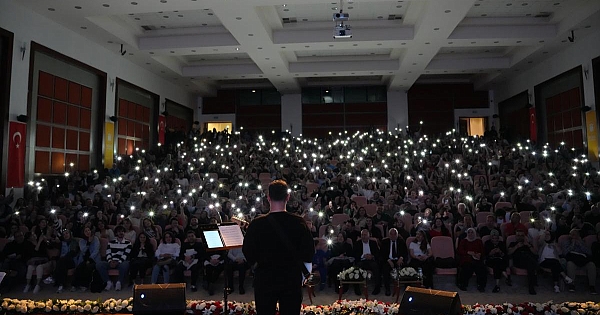 Akustik Pop Şarkılarıyla Unutulmaz Bir Akşam 