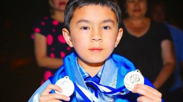 12 yaşındaki Özbek satranççı 'dünyanın en genç büyük ustası' oldu