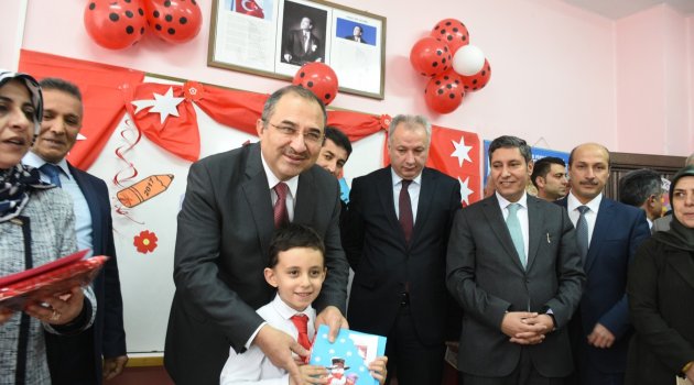 172 bin 41 öğrenci karnelerini aldı