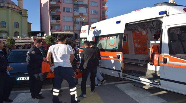 18 yaşındaki genç bıçakla yaralandı