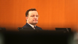 Berlin'de Sağlık Bakanı yuhalandı 