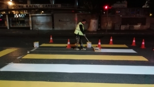 Gece mesaisinde yolların işaretleri yapıldı