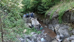 Otomobil dere yatağına uçtu: 1 ölü 2 yaralı