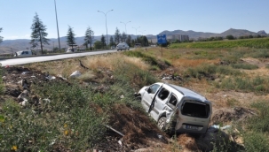 Kontrolden çıkan otomobil şarampole düştü