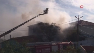 Maltepe'de korkutan yangın: Bitişik iki bina küle döndü 