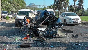 Otobüs kırmızı ışıkta bekleyen araçların arasına daldı