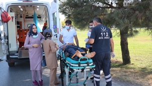 Otomobil ışıkta duran araca arkadan çarptı: 2'si doktor 5 yaralı