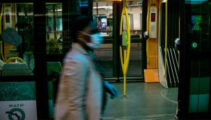 Paris'te maske takmak zorunlu olacak