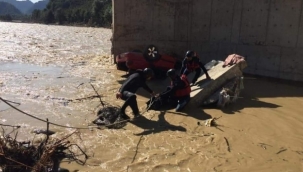Taiz'de maaşlarını almayan öğretmenler protesto düzenledi