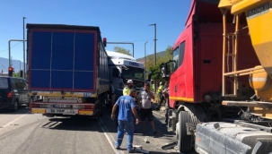 Tırların karıştığı zincirleme kazada faciadan dönüldü: 1 yaralı 