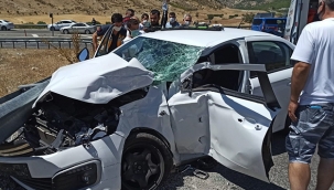 Yolcu otobüsü ile otomobil çarpıştı: 2 yaralı