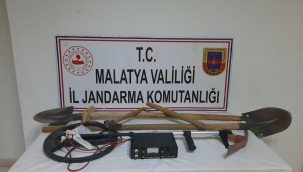 Akçadağ'da kaçak kazı yapanlara suçüstü: 5 gözaltı