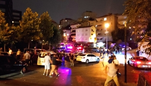  Bir kişiyi gözaltına alan polis ekiplerine balkondan ateş açıldı