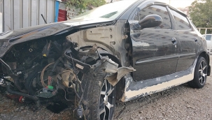 Çalıntı araçla kaza yaptılar: 3'ü ağır 4 yaralı 