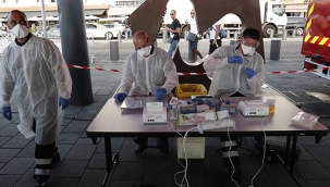 Eleştirilere rağmen Hong Kong toplu testlere başladı 