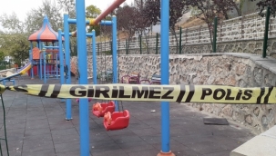 Eşini parkta oynayan çocuğunun gözü önünde silahla vurdu