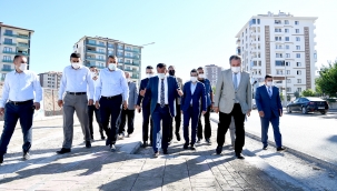 Yol yapım çalışmaları sürüyor..