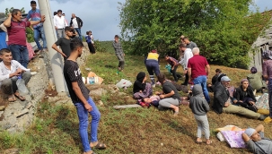 Fındık işçilerini taşıyan traktör devrildi: 14 yaralı 