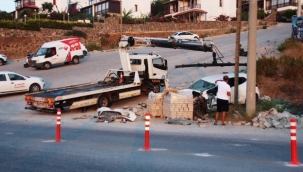 Freni boşalan vinç otomobili ezdi şarampole uçtu