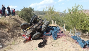 Freni tutmayan traktör uçuruma düştü: 2 yaralı 