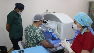 Gözlükle girdiler gözlüksüz çıktılar 