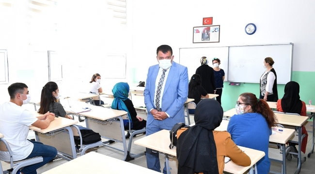 Gürkan üniversite adaylarıyla buluştu 