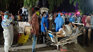 Hindistan'da hastanede korkutan yangın 