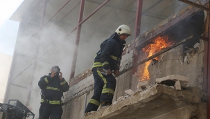 İtfaiye ekibi alevler karşısında zor anlar yaşadı