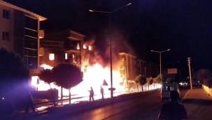 İzmir'de 5 katlı apartmanda yangın çıktı! 
