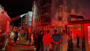 İzmir'deki yangında anne ve bebeği kurtarıldı 