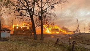 Kastamonu'da orman yangını 4 ev ve 4 samanlığı da kül etti 