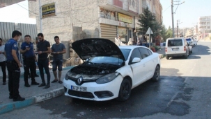 Kiraladıkları otomobil yanarak kullanılamaz hale geldi 