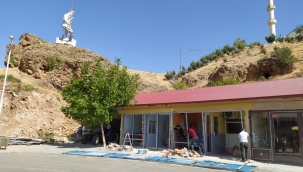 Kuluncak'ta dükkanlarda tadilat çalışması