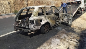 Lüks araç otoyolda küle döndü 