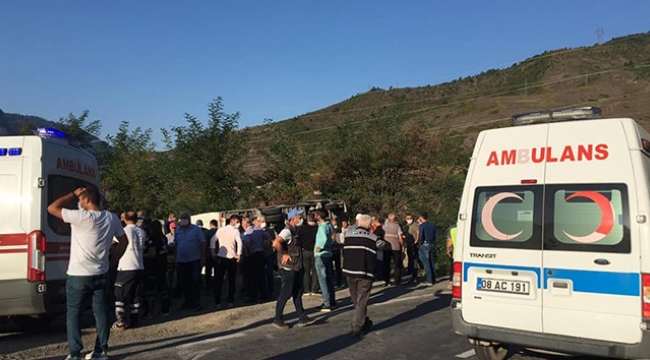 Maden işçilerini taşıyan otobüs devrildi: 1 ölü 16 yaralı 