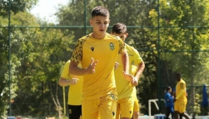 Malatyaspor'da Efe ile profesyonel sözleşme imzalandı