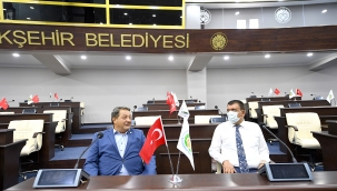 "Millete efendilik yok hizmet var"