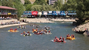 Munzur'da rafting renkli görüntülere sahne oldu