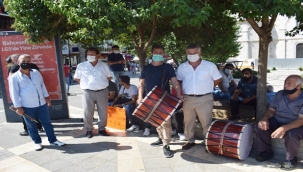 Müzisyenlerden kısıtlama kararına tepki