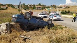 Otomobil ters döndü: 2 yaralı 