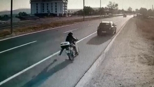 Otomobile çarpan motosikletin sürücüsü ağır yaralandı