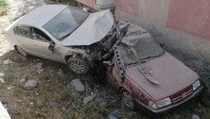 Otomobile ve yayaya çarpıp otomobilin üzerine uçtu