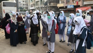 Pakistan'da 6 ay sonra okullar yeniden açıldı 