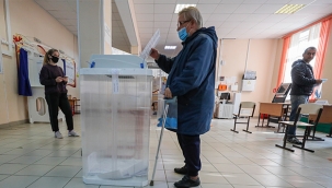 Rusya'da ara seçimler için halk sandık başında 