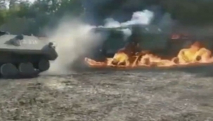 Rusya'da askeri tatbikat sırasında zırhlı kamyon alev aldı 