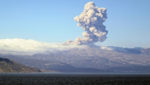 Rusya'daki Ebeko Yanardağı yeniden harekete geçti 