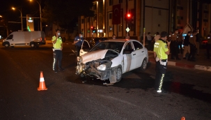 Sivil ekip aracı kaza yaptı: 1 yaralı 