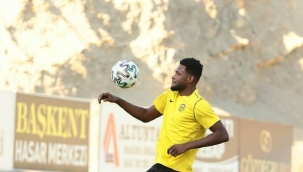 Tetteh Trabzonspor maçını iple çekiyor