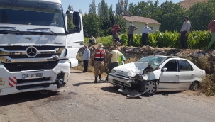 Tır ile otomobil çarpıştı: 3 Yaralı 